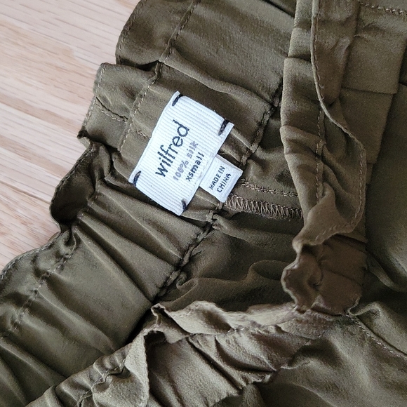 Aritzia Wilfred silk shorts brand new - Picture 2 of 3